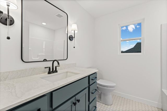 210 HELLWIG LN, Columbia, MO 65203