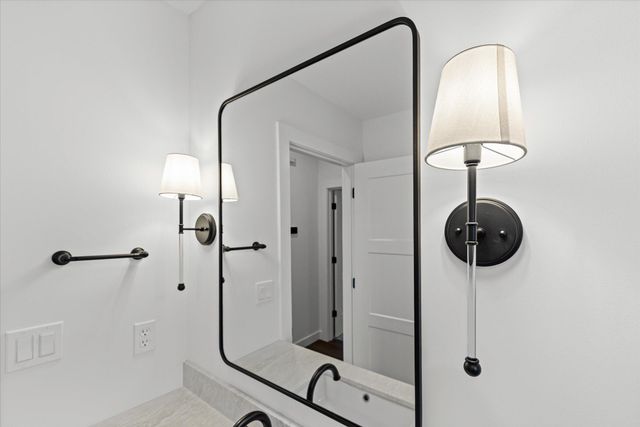 210 HELLWIG LN, Columbia, MO 65203