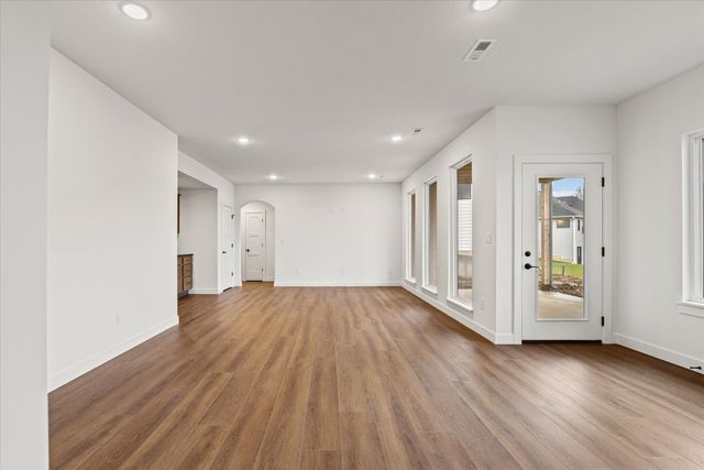 210 HELLWIG LN, Columbia, MO 65203