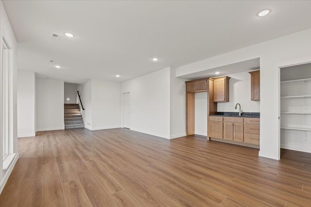 210 HELLWIG LN, Columbia, MO 65203