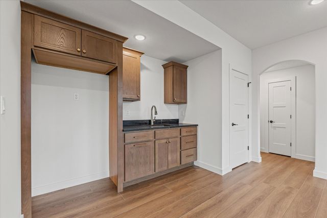 210 HELLWIG LN, Columbia, MO 65203