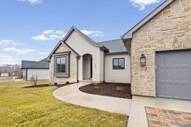 210 HELLWIG LN, Columbia, MO 65203