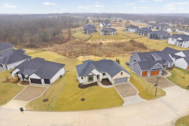 210 HELLWIG LN, Columbia, MO 65203