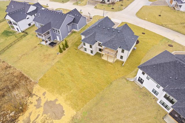 210 HELLWIG LN, Columbia, MO 65203