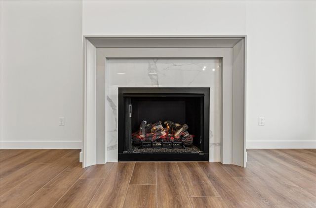 210 HELLWIG LN, Columbia, MO 65203