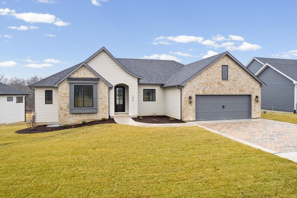 210 HELLWIG LN, Columbia, MO 65203