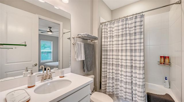 3231 ALBA CIRCLE, Bradenton, FL 34211