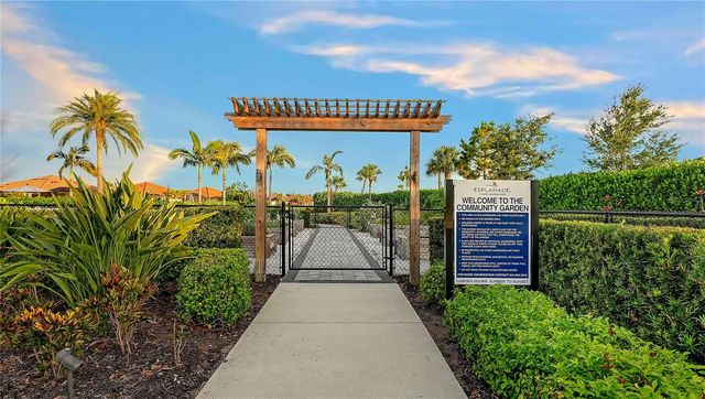 3231 ALBA CIRCLE, Bradenton, FL 34211