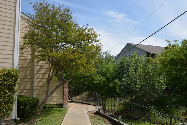 11610 Vance Jackson Rd Apt 105, San Antonio, TX 78230