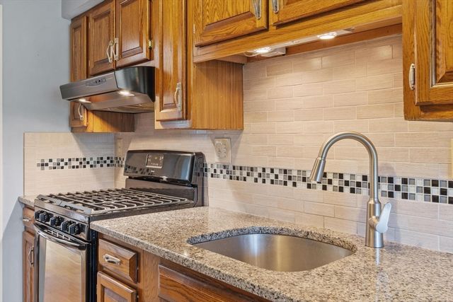 292 Apache Way 292, Tewksbury, MA 01876
