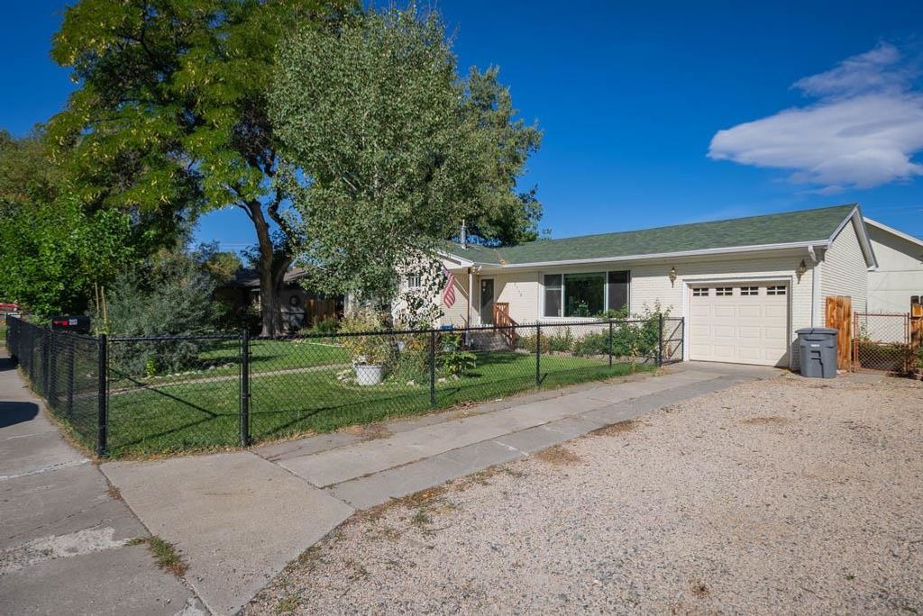 2113 N Kerper Blvd, Cody, WY 82414 photo 2