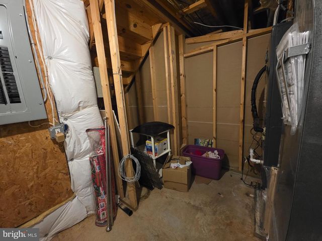 1130 HAPPY RIDGE DR, Front Royal, VA 22630