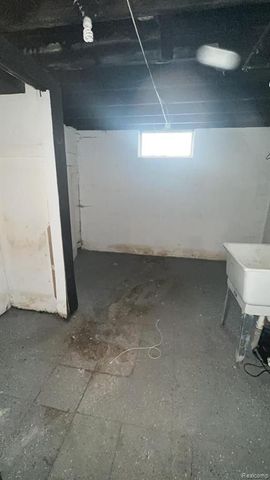 8603 Whitcomb Street, Detroit, MI 48228