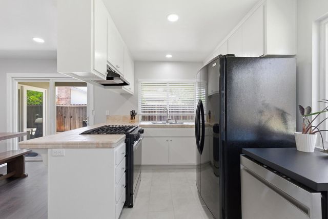 5411 Sawtooth Ct, Sacramento, CA 95842