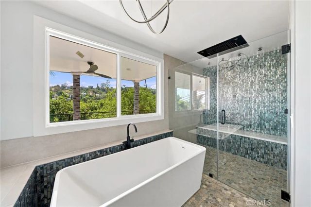 6002 Graciosa, Los Angeles, CA 90068