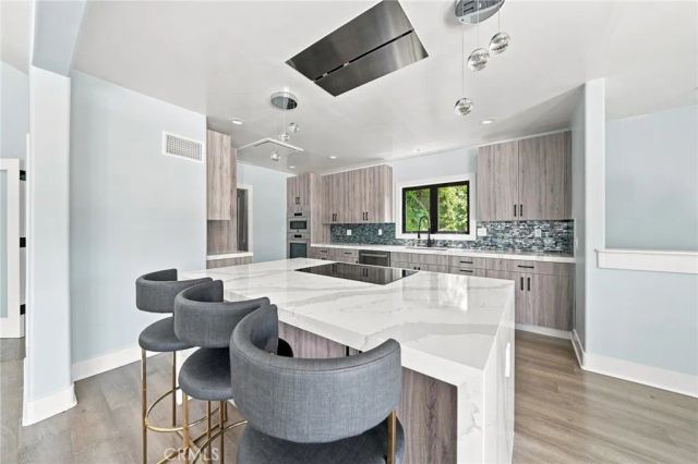 6002 Graciosa, Los Angeles, CA 90068