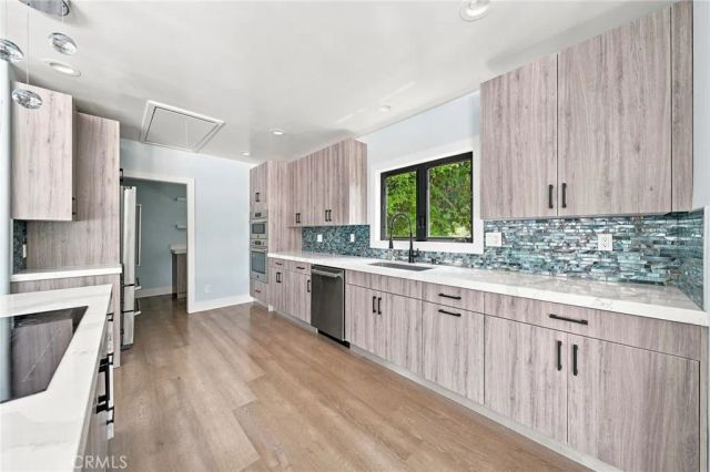6002 Graciosa, Los Angeles, CA 90068