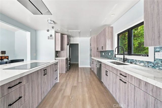 6002 Graciosa, Los Angeles, CA 90068