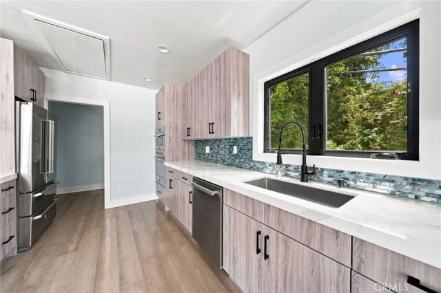 6002 Graciosa, Los Angeles, CA 90068