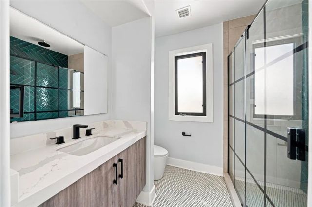 6002 Graciosa, Los Angeles, CA 90068