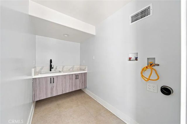 6002 Graciosa, Los Angeles, CA 90068