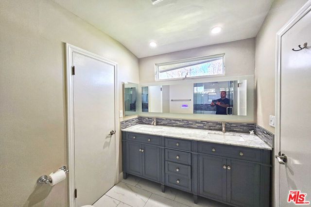 23526 Dolorosa Street, Woodland Hills (los Angeles), CA 91367