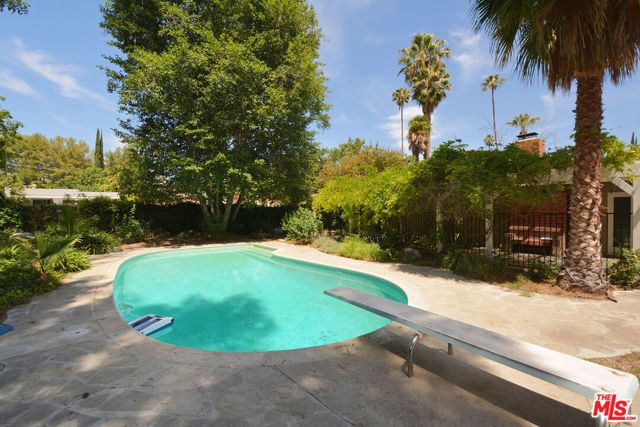 23526 Dolorosa Street, Woodland Hills (los Angeles), CA 91367
