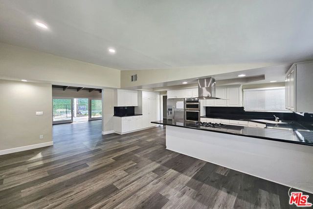 23526 Dolorosa Street, Woodland Hills (los Angeles), CA 91367