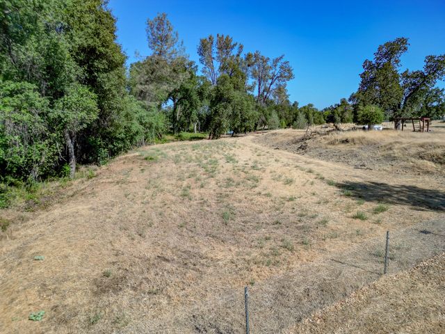 19301 Clover Road, Redding, CA 96001