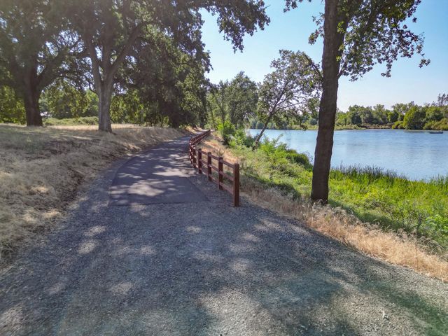 19301 Clover Road, Redding, CA 96001