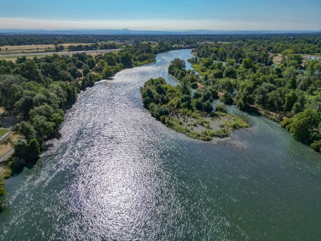 19301 Clover Road, Redding, CA 96001