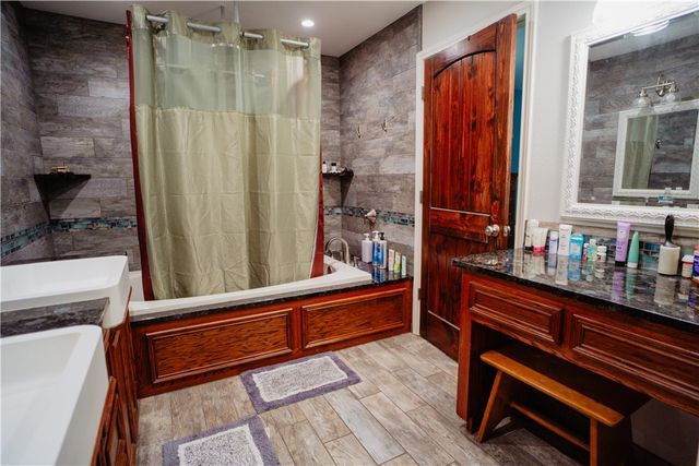 6971 Buddy Ganem Dr, Portland, TX 78374