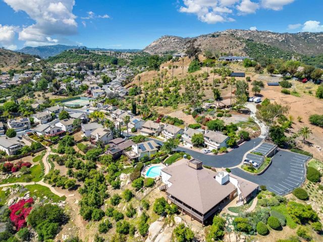 1962 Buckskin Gln, Escondido, CA 92027