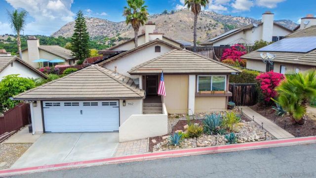 1962 Buckskin Gln, Escondido, CA 92027