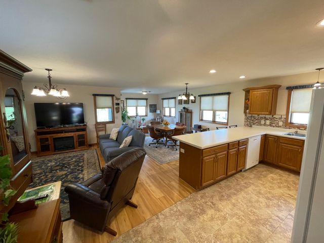 109 Brittany Way SE, Grand Meadow, MN 55936