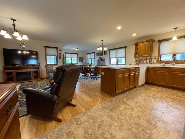 109 Brittany Way SE, Grand Meadow, MN 55936