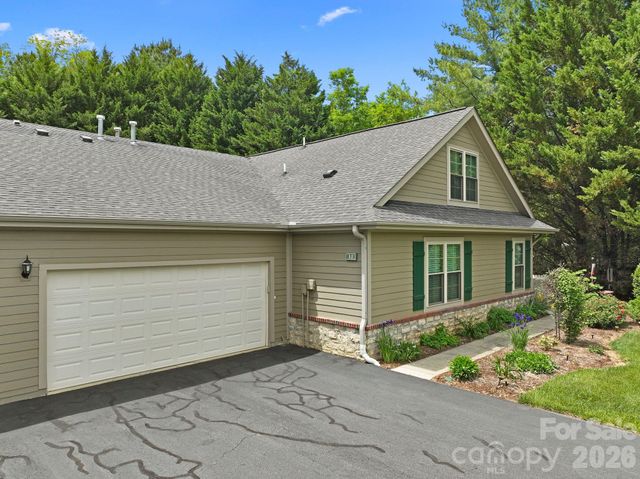 11 Outlook Circle, Swannanoa, NC 28778