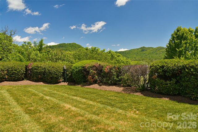11 Outlook Circle, Swannanoa, NC 28778