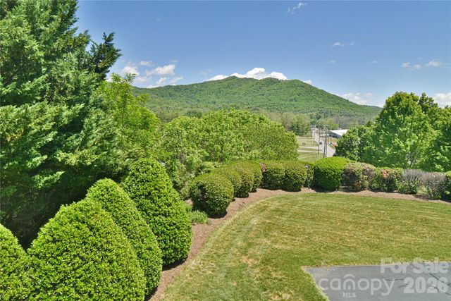 11 Outlook Circle, Swannanoa, NC 28778