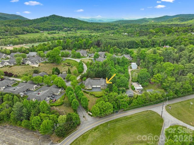 11 Outlook Circle, Swannanoa, NC 28778
