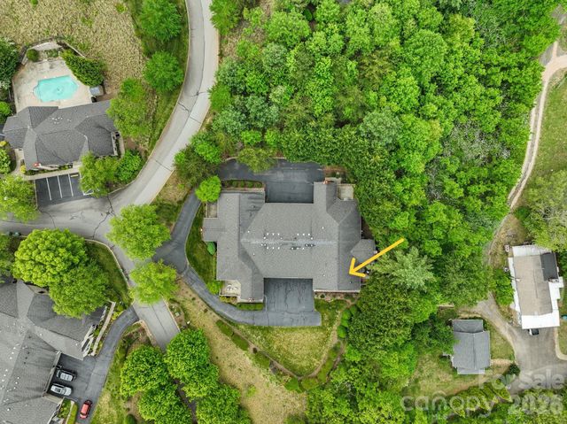 11 Outlook Circle, Swannanoa, NC 28778
