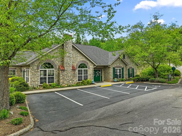 11 Outlook Circle, Swannanoa, NC 28778