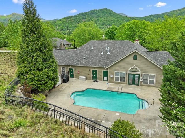 11 Outlook Circle, Swannanoa, NC 28778