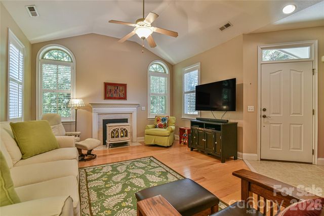 11 Outlook Circle, Swannanoa, NC 28778