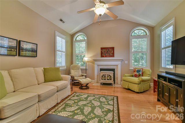 11 Outlook Circle, Swannanoa, NC 28778