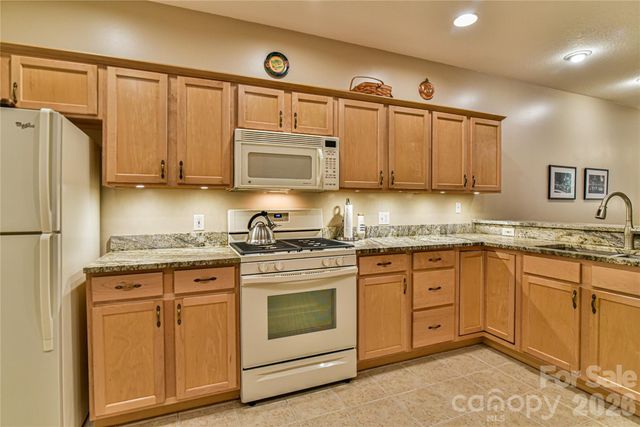 11 Outlook Circle, Swannanoa, NC 28778