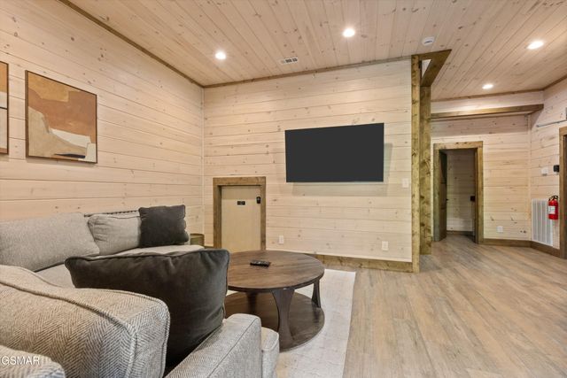 906 Saddle Creek Way, Sevierville, TN 37862