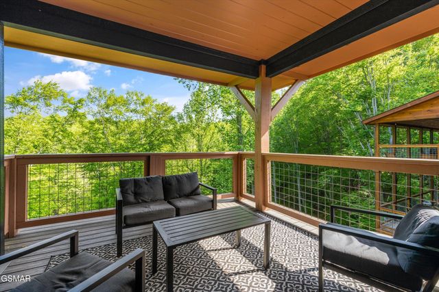 906 Saddle Creek Way, Sevierville, TN 37862