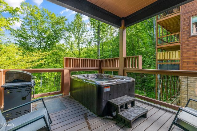 906 Saddle Creek Way, Sevierville, TN 37862