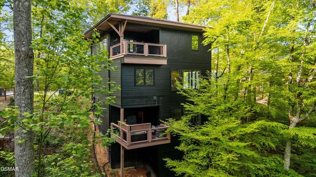 906 Saddle Creek Way, Sevierville, TN 37862